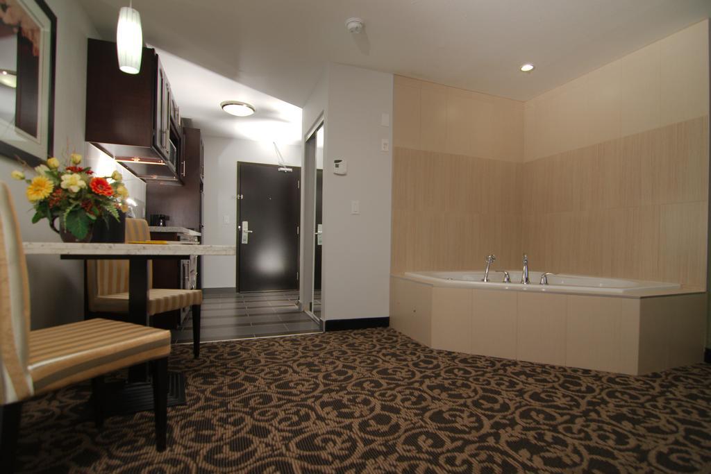 Paradise Inn And Suites 레드워터 외부 사진