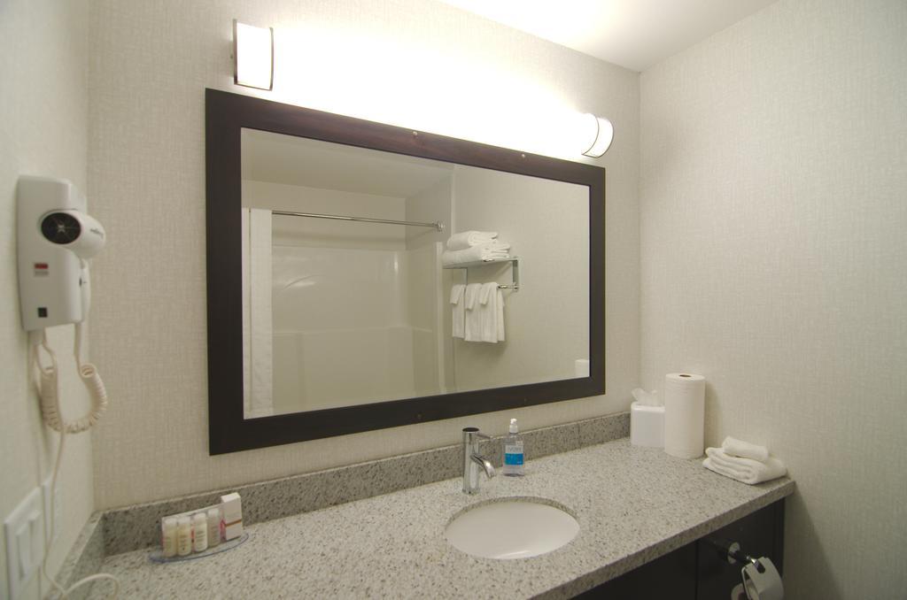 Paradise Inn And Suites 레드워터 객실 사진