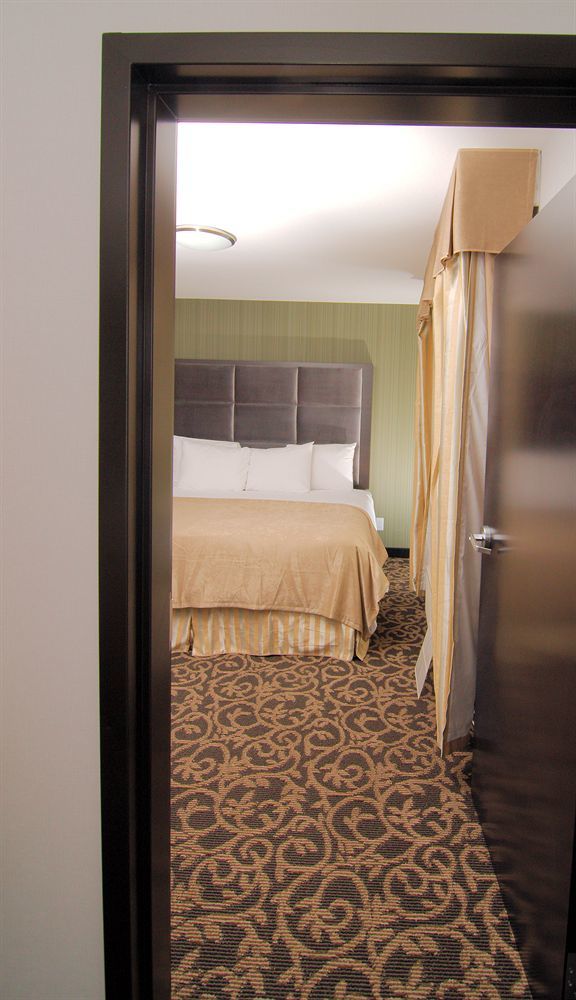 Paradise Inn And Suites 레드워터 외부 사진