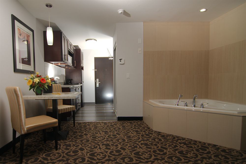 Paradise Inn And Suites 레드워터 외부 사진