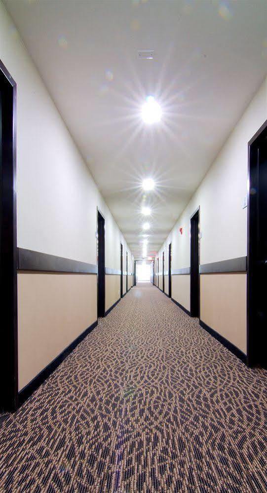 Paradise Inn And Suites 레드워터 외부 사진