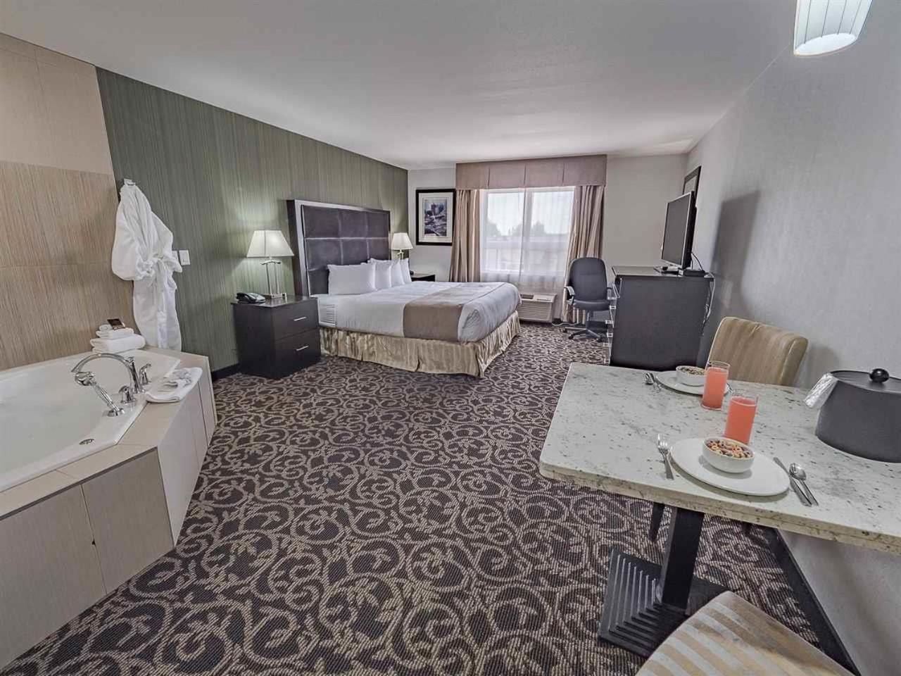 Paradise Inn And Suites 레드워터 외부 사진